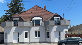 Lelle Centrum Vendégház